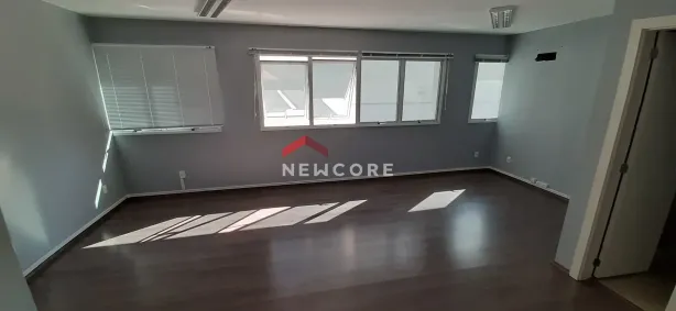 Sala Comercial à venda, 32m² no Menino Deus, Porto Alegre