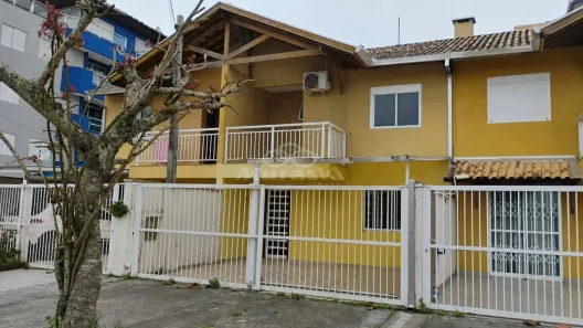 Sobrado com 3 Quartos à venda, 107m² no Guaratuba, Guaratuba