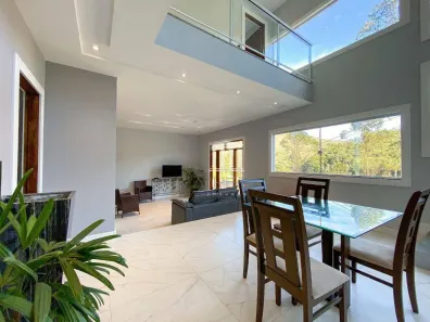Casa de Condomínio com 3 Quartos para alugar, 300m² no , Teresópolis