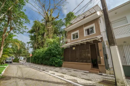 Sobrado com 5 Quartos à venda, 220m² no Balneário Caiobá, Matinhos