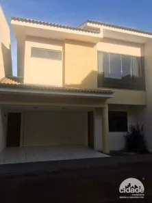 Sobrado com 2 Quartos para alugar, 138m² no Canadá, Cascavel
