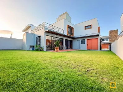 Casa de Condomínio com 3 Quartos à venda, 240m² no Campeche, Florianópolis