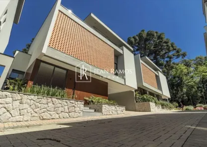 Sobrado com 4 Quartos à venda, 243m² no Alto Boqueirão, Curitiba