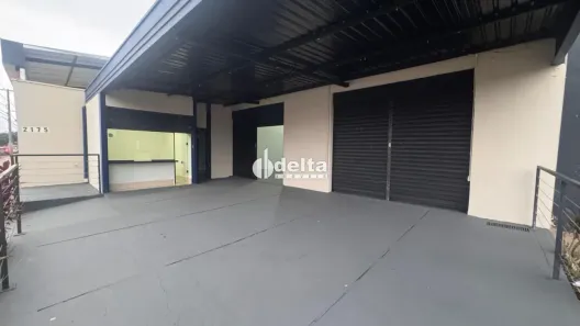 Ponto Comercial para alugar, 250m² no Laranjeiras, Uberlândia