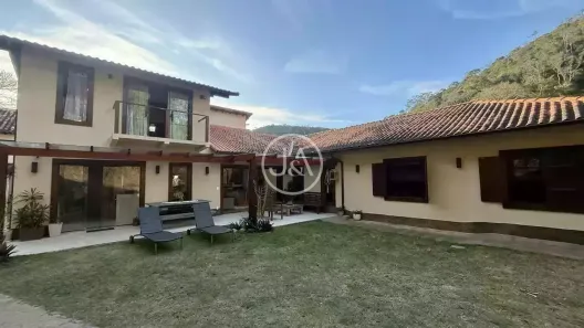 Casa com 6 Quartos à venda, 330m² no Nogueira, Petrópolis