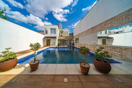 Casa com 4 Quartos à venda, 600m² no Vila Bertioga, São Paulo