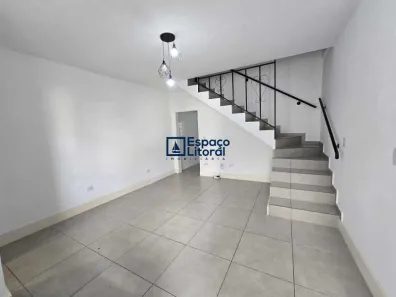 Casa de Condomínio com 2 Quartos para alugar, 70m² no Indaiá, Caraguatatuba