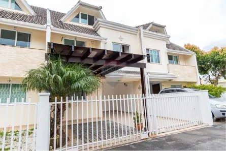 Sobrado com 3 Quartos à venda, 126m² no Orleans, Curitiba