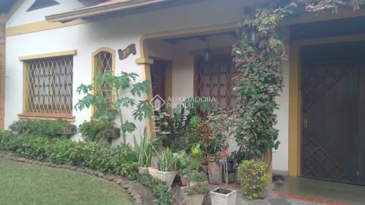 Casa com 3 Quartos à venda, 235m² no Jardim Lindóia, Porto Alegre
