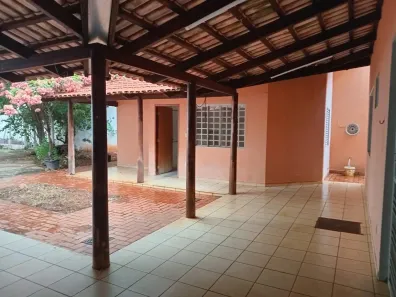 Casa com 3 Quartos à venda, 250m² no Nova Suiça, Goiânia