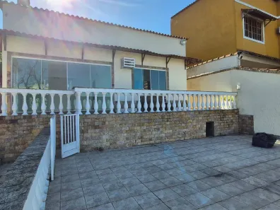 Casa com 3 Quartos para alugar, 197m² no Pitangueiras, Rio de Janeiro