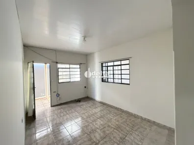 Casa com 2 Quartos para alugar, 60m² no Tibery, Uberlândia