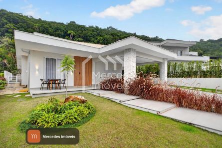 Casa com 3 Quartos à venda, 250m² no Ariribá, Balneário Camboriú