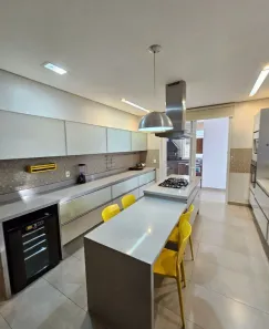 Casa de Condomínio com 4 Quartos para alugar, 280m² no Jardim Itália, Cuiabá
