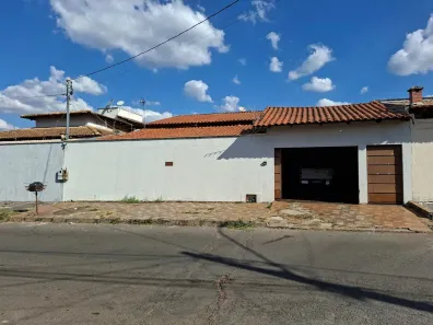 Casa com 3 Quartos à venda, 187m² no Setor Três Marias, Goiânia