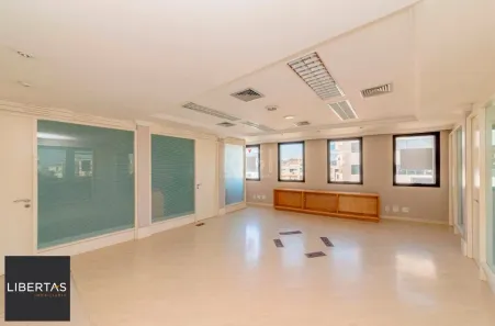 Sala Comercial à venda, 126m² no Três Figueiras, Porto Alegre