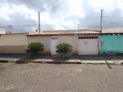 Casa com 3 Quartos para alugar, 90m² no Jardim Holanda, Uberlândia
