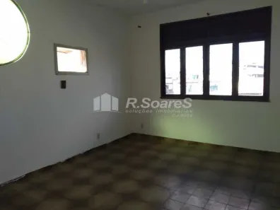 Sobrado com 2 Quartos para venda ou aluguel, 100m² no Vila Valqueire, Rio de Janeiro