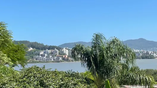 Lote/Terreno à venda, 700m² no Cacupé, Florianópolis