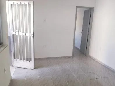 Casa com 1 Quarto para alugar, 32m² no Ramos, Rio de Janeiro