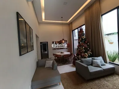 Casa de Condomínio com 3 Quartos à venda, 220m² no Novo Mundo, Uberlândia