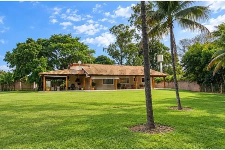 Fazenda/Sítio com 3 Quartos para alugar, 250m² no Residencial Jardim das Acácias Sul, Mirassol
