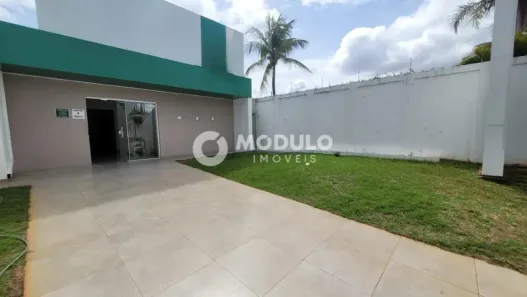 Prédio Comercial com 2 Quartos para alugar, 200m² no Jardim Karaíba, Uberlândia