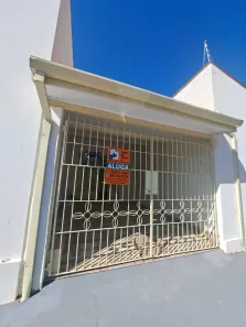 Casa com 2 Quartos para alugar, 65m² no Vila Odete, Taubaté