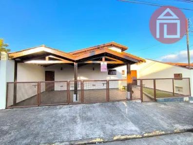 Casa com 3 Quartos para alugar, 235m² no Jardim Sevilha, Bragança Paulista
