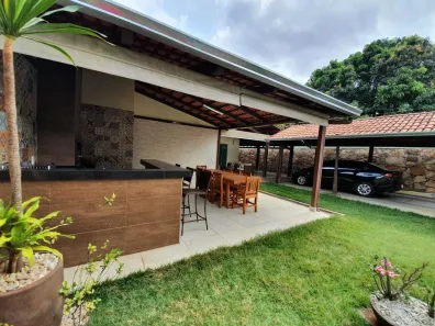 Casa com 3 Quartos à venda, 300m² no Serrinha, Goiânia