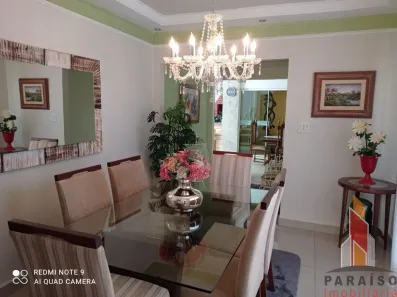 Casa com 3 Quartos à venda, 360m² no Nossa Senhora Aparecida, Uberlândia