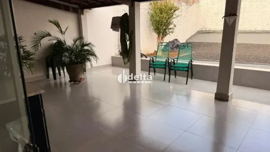 Casa com 3 Quartos à venda, 173m² no Segismundo Pereira, Uberlândia