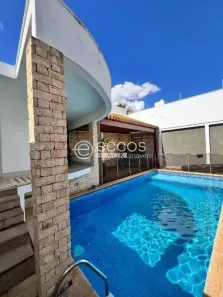 Casa com 4 Quartos à venda, 318m² no Jardim Colina, Uberlândia