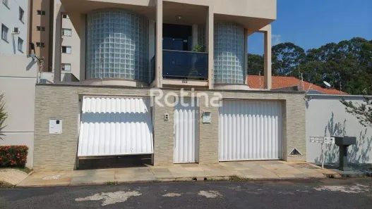 Casa com 4 Quartos para alugar, 400m² no Vigilato Pereira, Uberlândia
