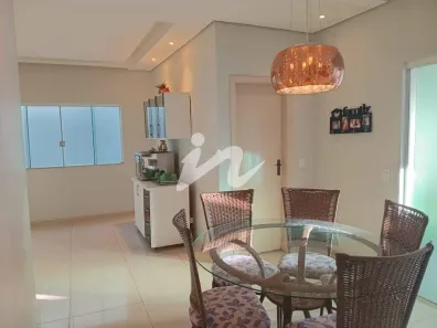 Casa com 5 Quartos à venda, 225m² no Santa Mônica, Uberlândia
