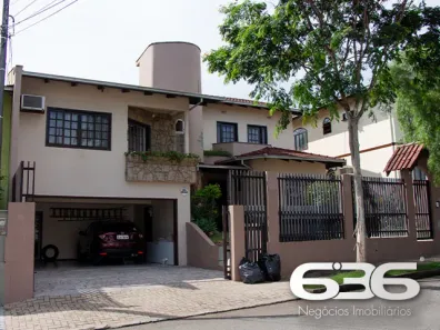 Sobrado com 4 Quartos à venda, 272m² no Iririú, Joinville