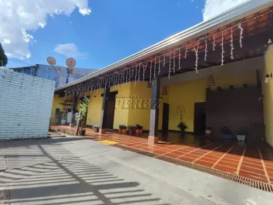Sobrado com 4 Quartos à venda, 390m² no Champagnat, Londrina