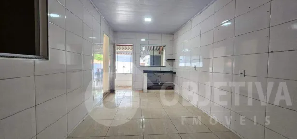 Casa com 3 Quartos para alugar, 96m² no Santa Mônica, Uberlândia