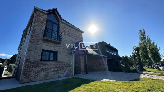 Casa de Condomínio com 3 Quartos à venda, 249m² no Laranjal, Pelotas