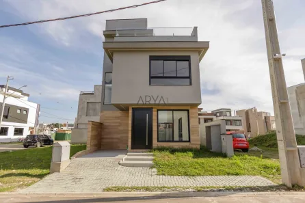 Casa de Condomínio com 3 Quartos à venda, 231m² no Santa Cândida, Curitiba