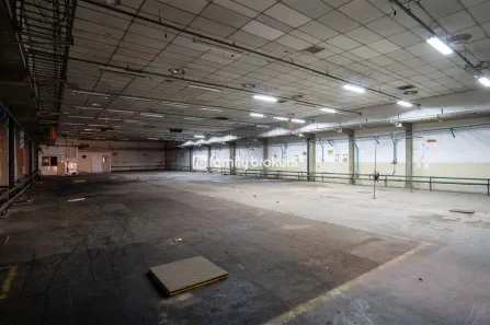 Prédio Comercial com 5 Quartos para alugar, 5000m² no Pavuna, Rio de Janeiro