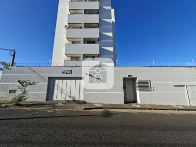 Apartamento com 2 Quartos para alugar, 55m² no Osvaldo Rezende, Uberlândia