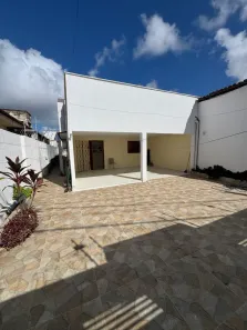Casa com 3 Quartos para alugar, 130m² no Lagoa Nova, Natal