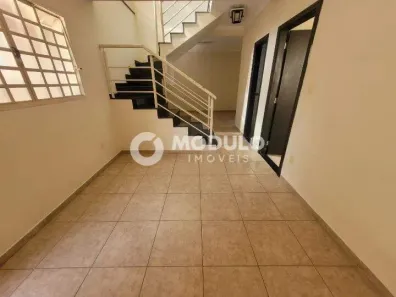 Casa com 3 Quartos para alugar, 142m² no Carajás, Uberlândia
