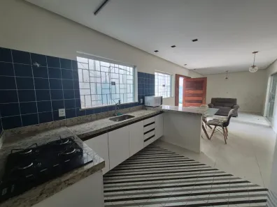 Casa com 4 Quartos para alugar, 200m² no Batista Campos, Belém