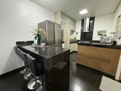 Casa com 3 Quartos à venda, 85m² no Centro, Contagem
