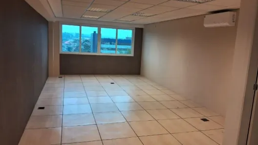 Sala Comercial para alugar, 42m² no Lageadinho, Cotia