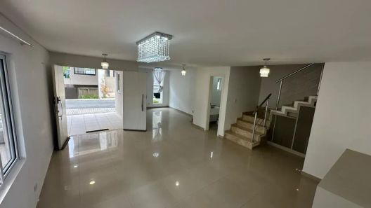 Casa de Condomínio com 4 Quartos à venda, 270m² no Campo Comprido, Curitiba