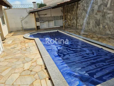 Casa com 3 Quartos à venda, 220m² no Segismundo Pereira, Uberlândia