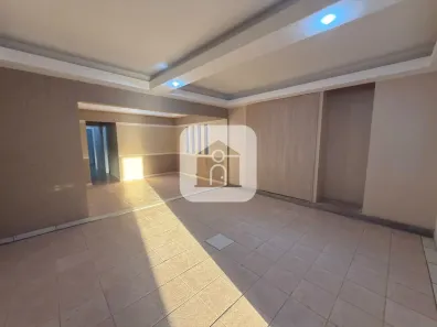 Casa com 4 Quartos para alugar, 200m² no Jardim Inconfidência, Uberlândia